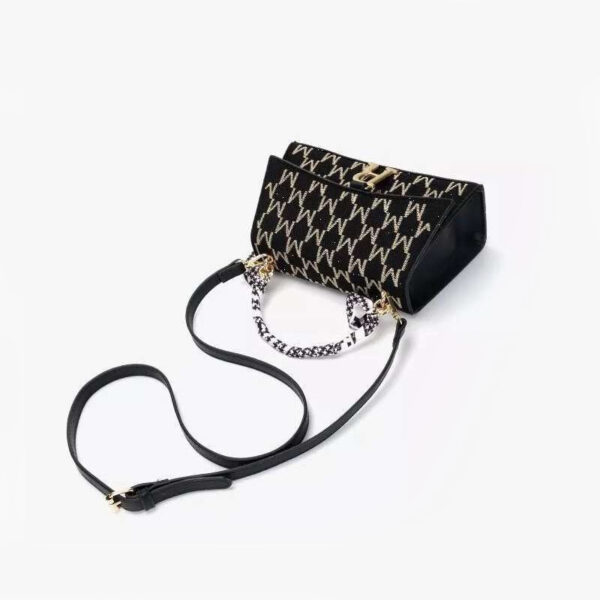 High-grade Portable R Letter Small Square All-match Messenger Bag